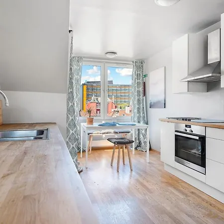 Daire Vibrant And Lively Central Location. Mb401 *